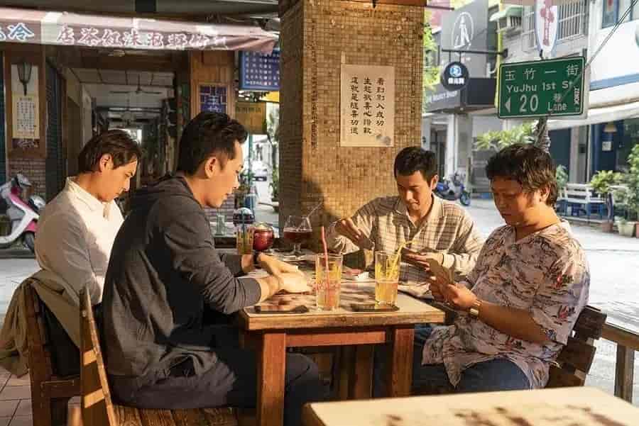 同学麦娜丝 (2020) 1080P国语中字 成年人该看的电影,中年危机的葵花宝典!《大佛普拉斯》导演黄信尧作品【3.4G】